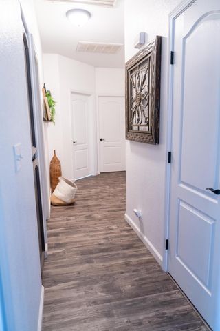 1430 E Laura Court, Visalia, CA 93292