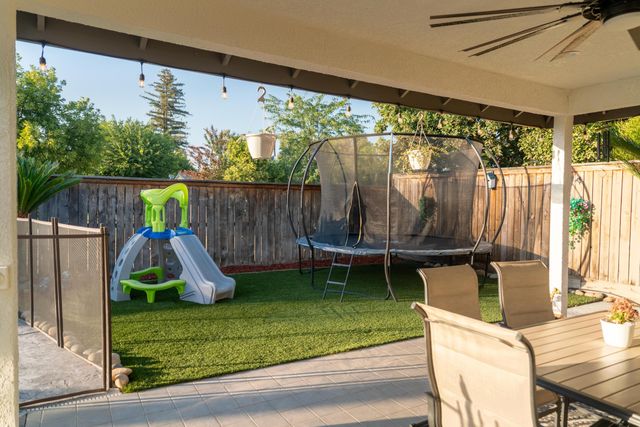 1430 E Laura Court, Visalia, CA 93292