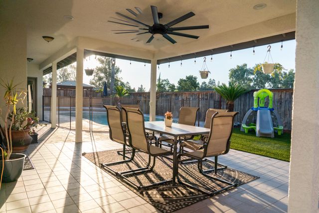 1430 E Laura Court, Visalia, CA 93292