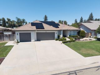1430 E Laura Court, Visalia, CA 93292