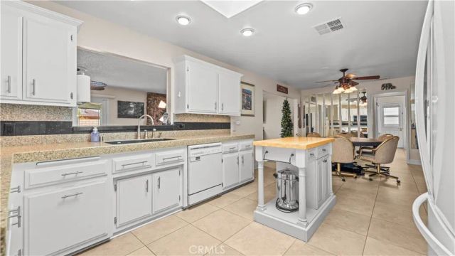 42162 Carnegie, Hemet, CA 92544