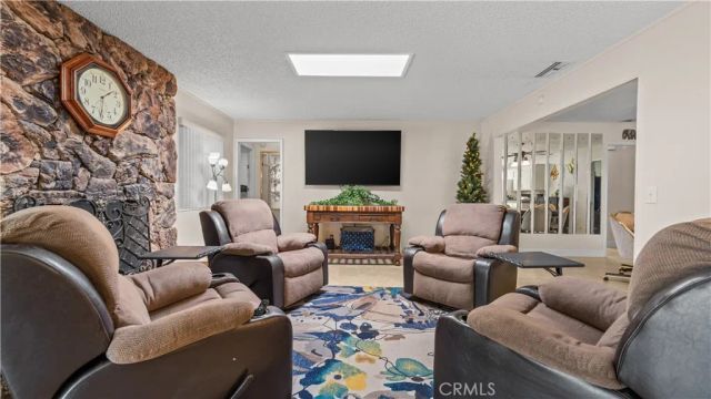 42162 Carnegie, Hemet, CA 92544