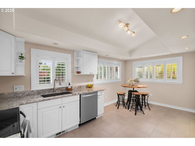 4535 Sw LAURELWOOD Ave, Portland, OR 97225