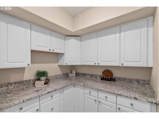 4535 Sw LAURELWOOD Ave, Portland, OR 97225