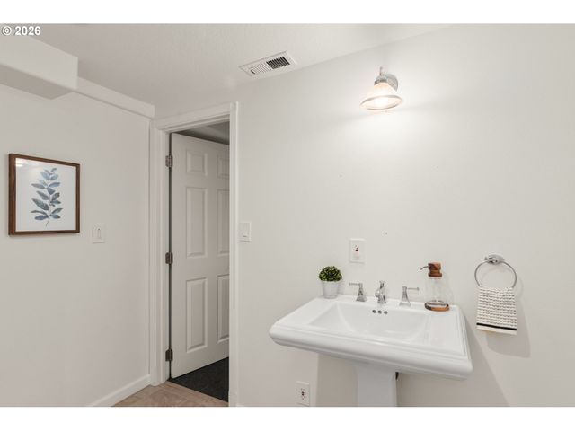 4535 Sw LAURELWOOD Ave, Portland, OR 97225