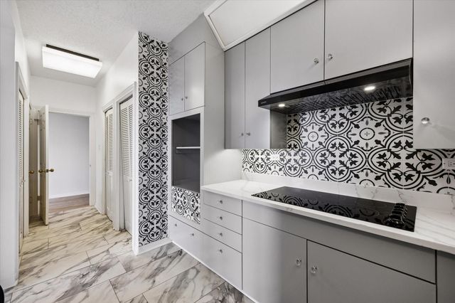651 Bering Drive 1902, Houston, TX 77057