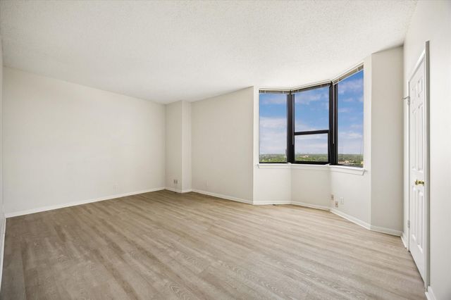 651 Bering Drive 1902, Houston, TX 77057