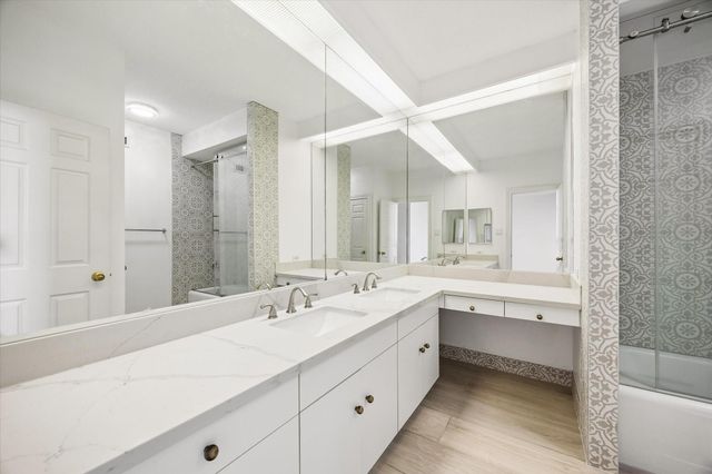 651 Bering Drive 1902, Houston, TX 77057