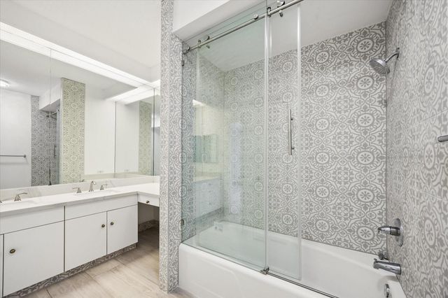 651 Bering Drive 1902, Houston, TX 77057