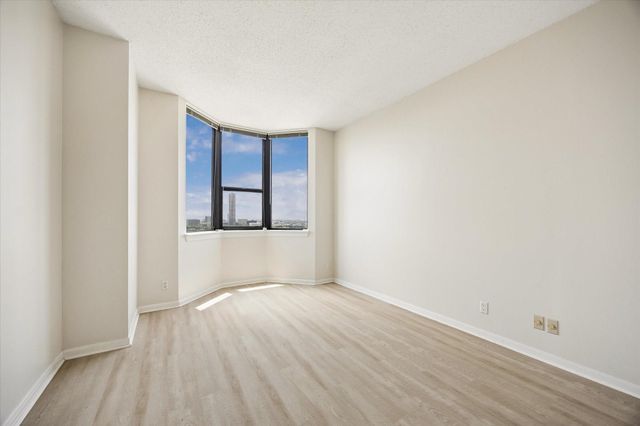 651 Bering Drive 1902, Houston, TX 77057