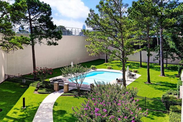 651 Bering Drive 1902, Houston, TX 77057
