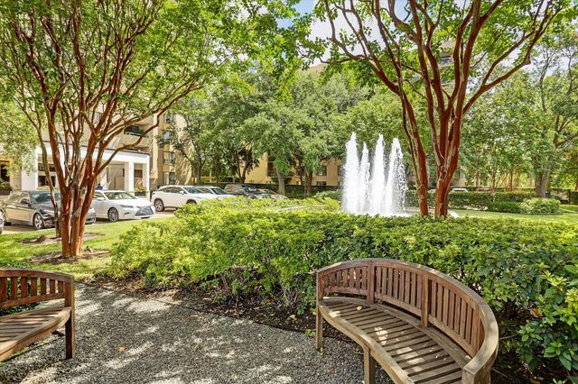 651 Bering Drive 1902, Houston, TX 77057