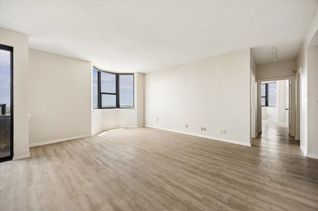 651 Bering Drive 1902, Houston, TX 77057
