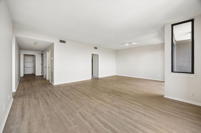651 Bering Drive 1902, Houston, TX 77057