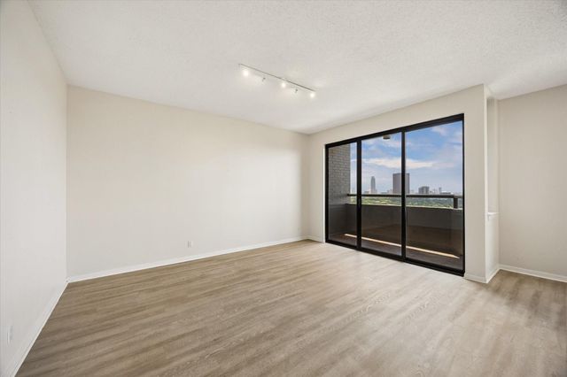 651 Bering Drive 1902, Houston, TX 77057