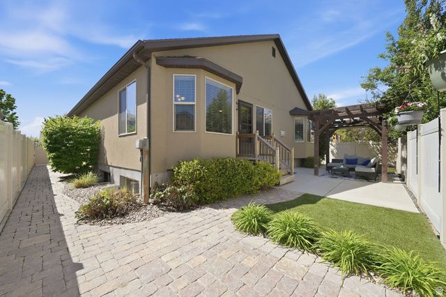 4122 W WALNUT CANYON LN, South Jordan, UT 84009