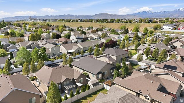 4122 W WALNUT CANYON LN, South Jordan, UT 84009