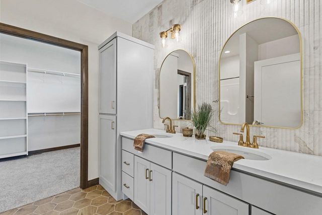 733 TAMBOUR COURT, De Pere, WI 54115