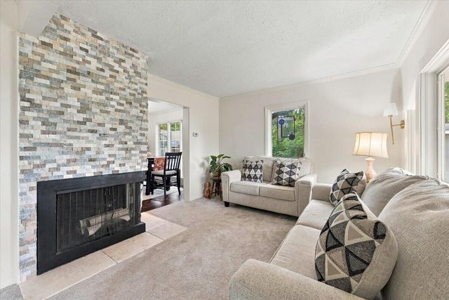 19715 PERRY Road, Council Bluffs, IA 51503
