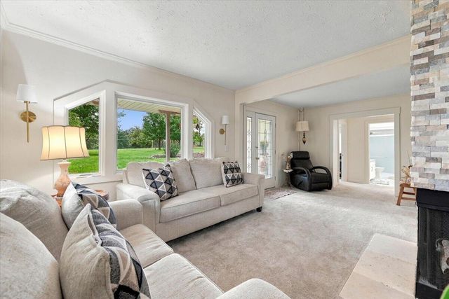 19715 PERRY Road, Council Bluffs, IA 51503