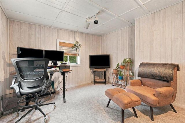 19715 PERRY Road, Council Bluffs, IA 51503