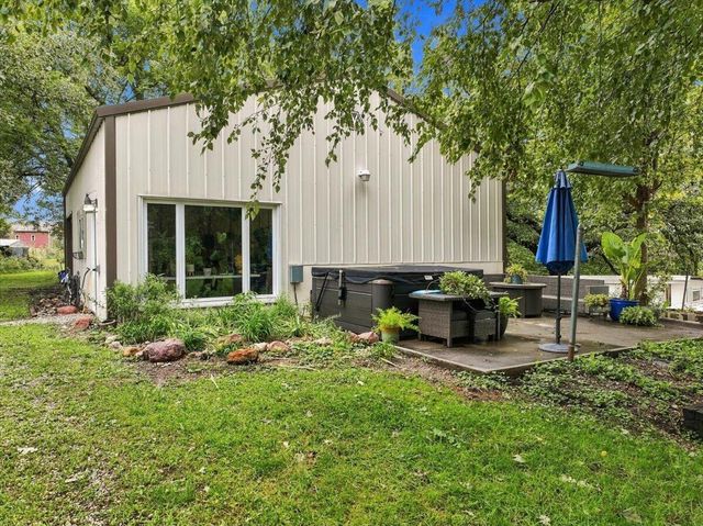 19715 PERRY Road, Council Bluffs, IA 51503