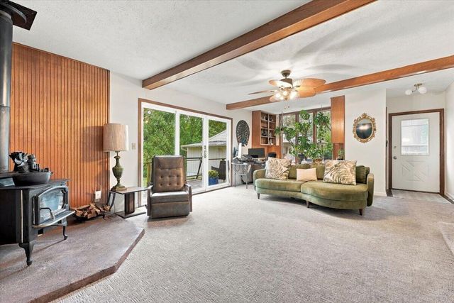 19715 PERRY Road, Council Bluffs, IA 51503