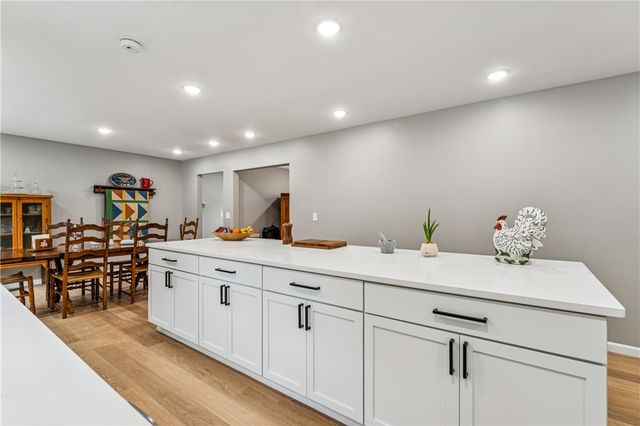 557 Morningstar Dr, Franklin Twp, PA 16117