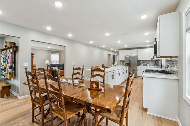 557 Morningstar Dr, Franklin Twp, PA 16117