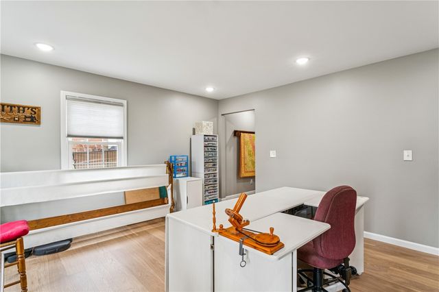 557 Morningstar Dr, Franklin Twp, PA 16117