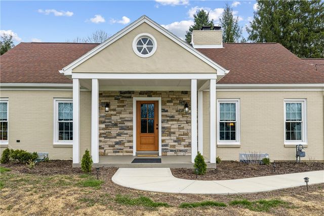 557 Morningstar Dr, Franklin Twp, PA 16117