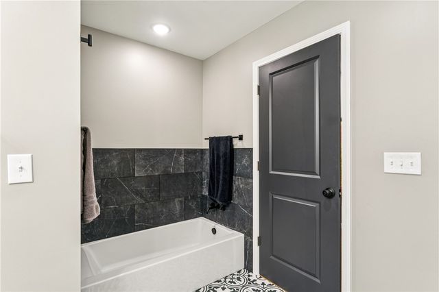 557 Morningstar Dr, Franklin Twp, PA 16117