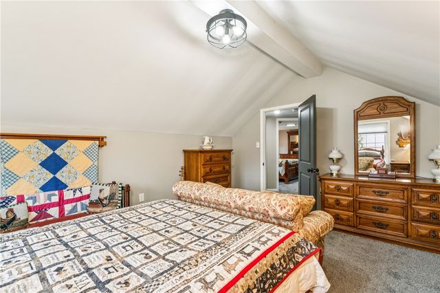 557 Morningstar Dr, Franklin Twp, PA 16117