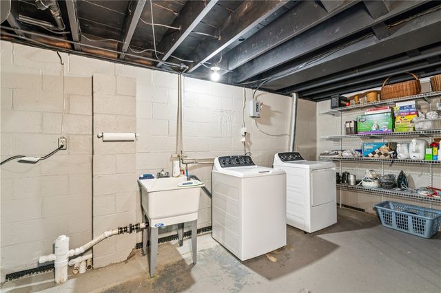 557 Morningstar Dr, Franklin Twp, PA 16117