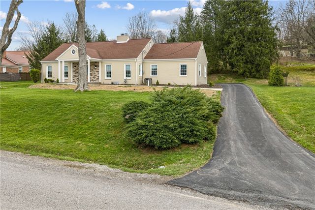 557 Morningstar Dr, Franklin Twp, PA 16117