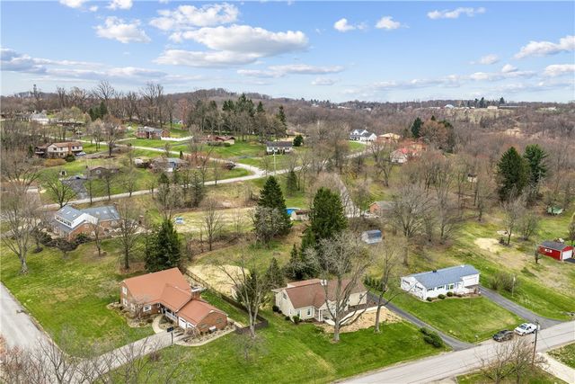 557 Morningstar Dr, Franklin Twp, PA 16117