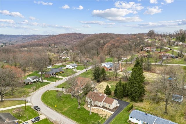 557 Morningstar Dr, Franklin Twp, PA 16117