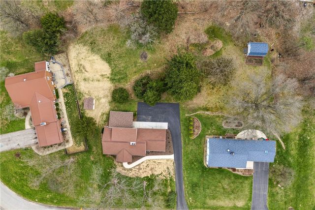 557 Morningstar Dr, Franklin Twp, PA 16117