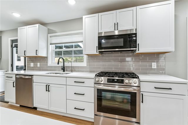 557 Morningstar Dr, Franklin Twp, PA 16117