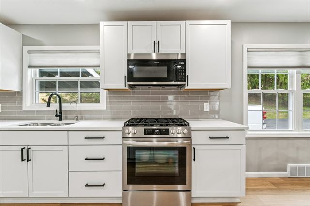 557 Morningstar Dr, Franklin Twp, PA 16117