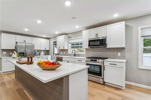 557 Morningstar Dr, Franklin Twp, PA 16117