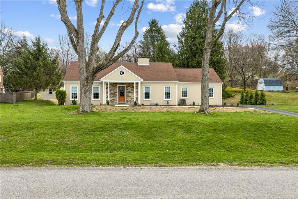 557 Morningstar Dr, Franklin Twp, PA 16117