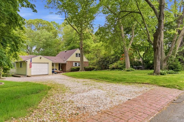 4 Meadowood Court, Huntington, NY 11743