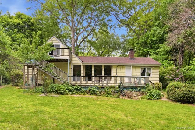 4 Meadowood Court, Huntington, NY 11743