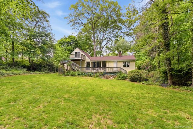 4 Meadowood Court, Huntington, NY 11743