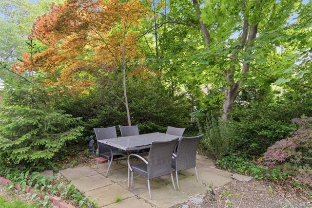 4 Meadowood Court, Huntington, NY 11743
