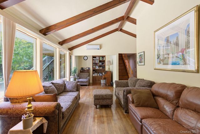 4 Meadowood Court, Huntington, NY 11743