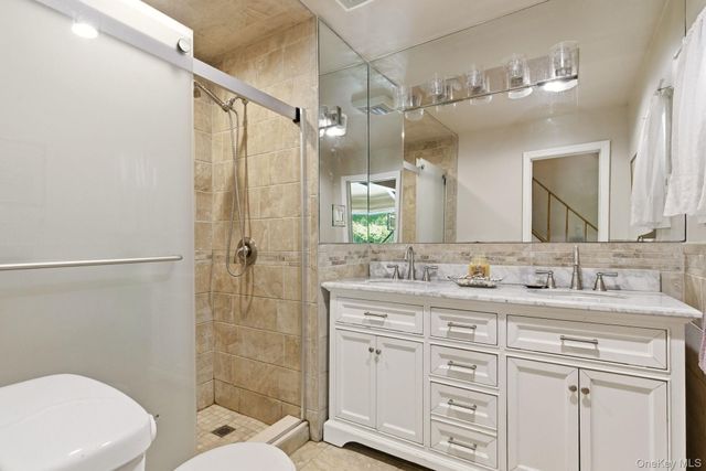 4 Meadowood Court, Huntington, NY 11743