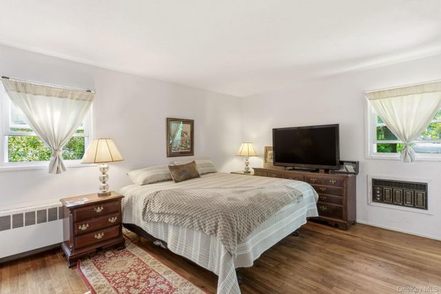 4 Meadowood Court, Huntington, NY 11743