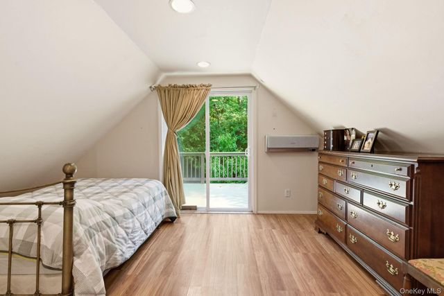 4 Meadowood Court, Huntington, NY 11743